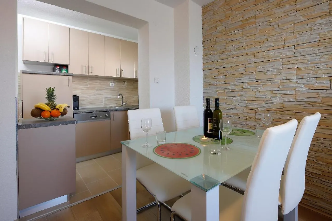 L&R Apartmani Vrh  Croatia