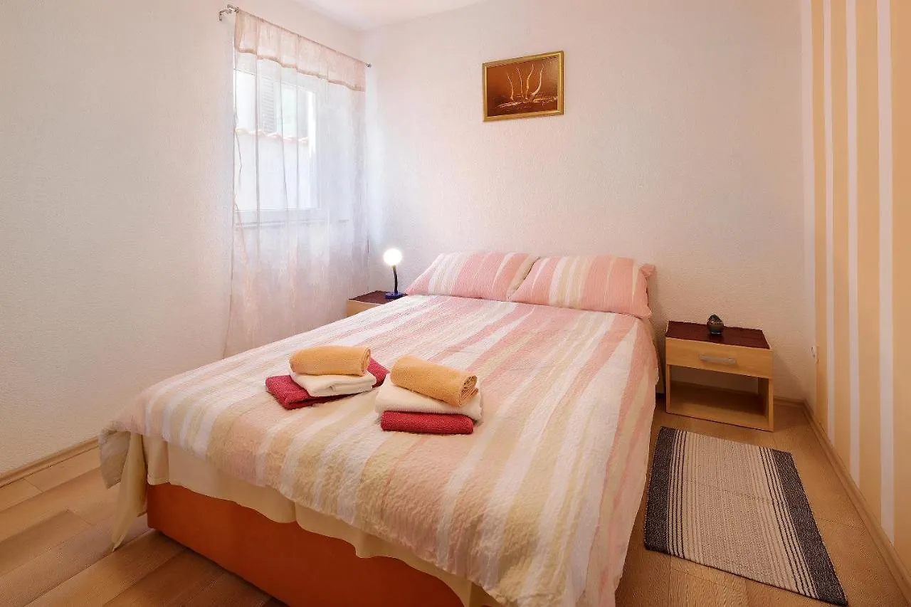 L&R Apartmani Vrh  Apartment Vrh (Krk)