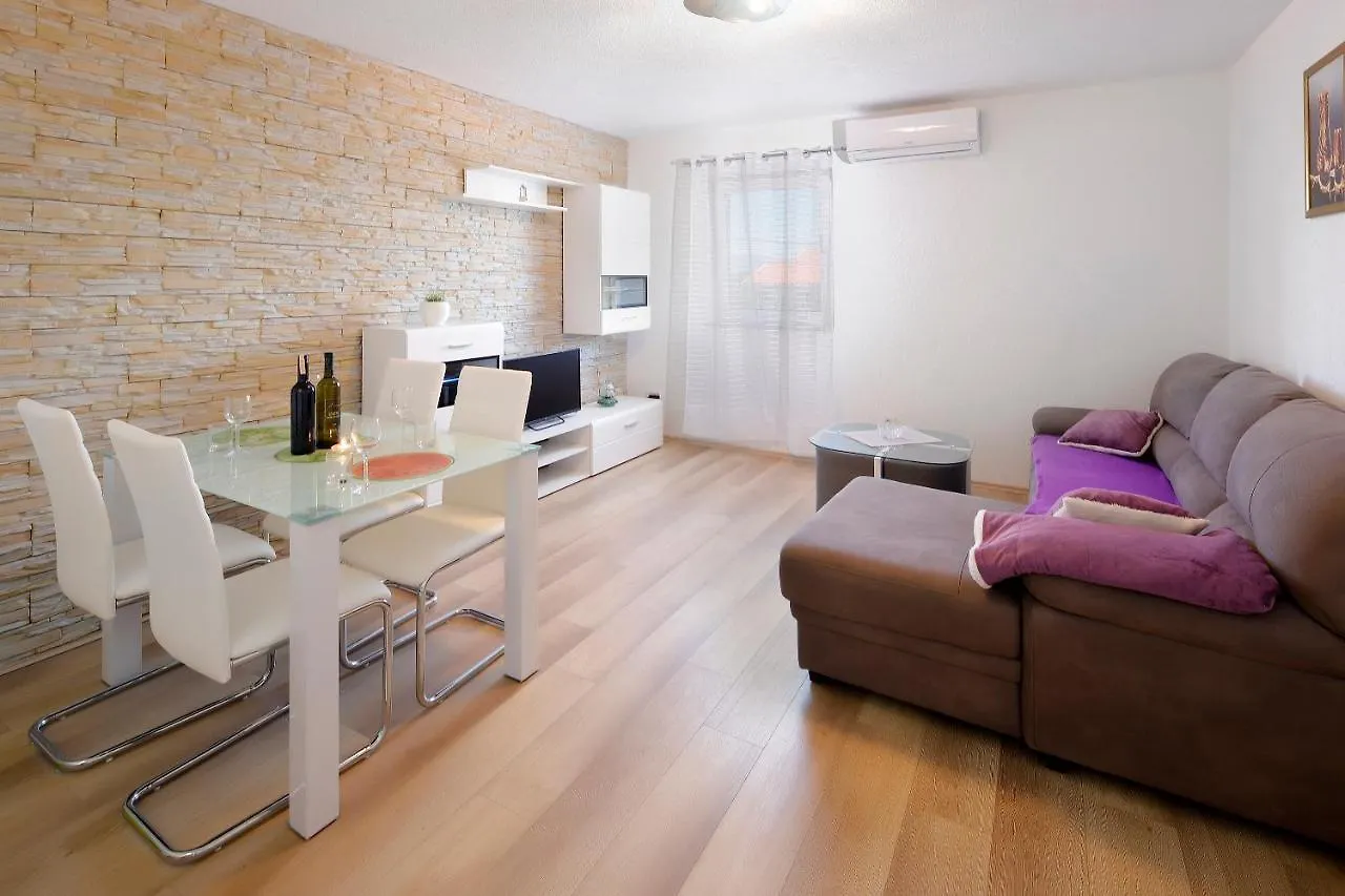 Apartment L&R Apartmani Vrh  Croatia