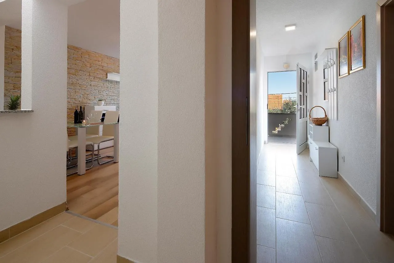 L&R Apartmani Vrh  Vrh (Krk)